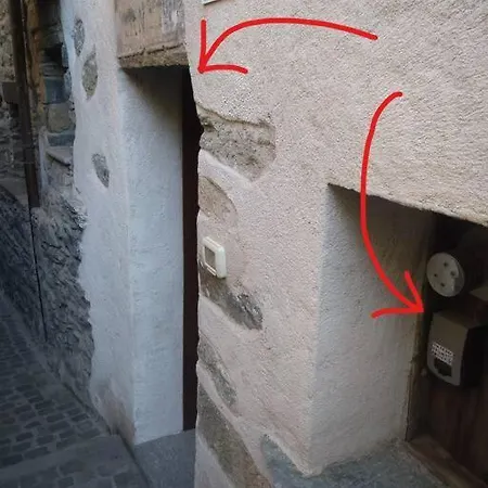 Rustico Angolo Antico A Emarese