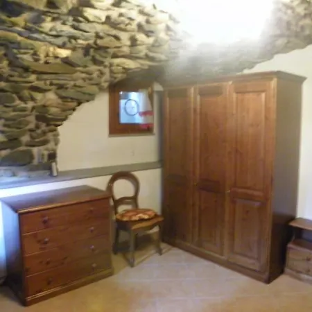 Rustico Angolo Antico A Emarese